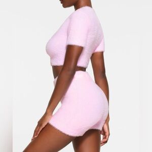 New SKIMS Sz XS Fuzzy Knit Super Cropped Cozy Pink T-Shirt & Shorts 2pc Set